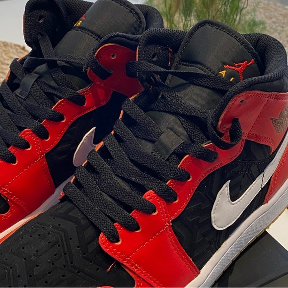 Nike Air Jordan 1 Mid SE Tennis Shoe NIB - Picture 6 of 12